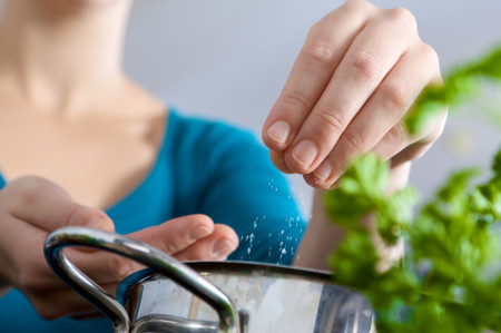 ¿Te cuesta reducir al sal en tu dieta? Suma especias para lograrlo