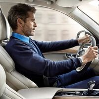 Según un experto traumatólogo, si vas mal sentado en el coche el riesgo de lesiones graves “a partir de 30 km/h”. Ojo a los detalles que casi nadie revisa