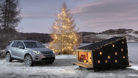 ¿Qué tal una cabaña de madera que quepa en tu coche? Es lo último de Land Rover para esta Navidad