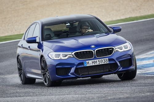 Manejamos el nuevo BMW M5 en Portugal: 600 hp y tracción integral para un sedán de locura