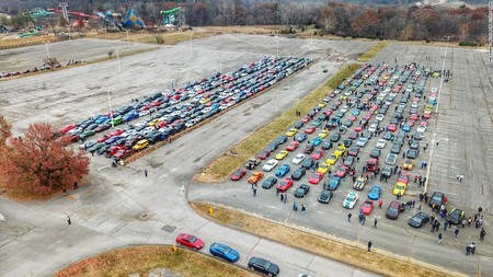 1,200 autos deportivos marchan en caravana para cumplir el último deseo de un pequeño