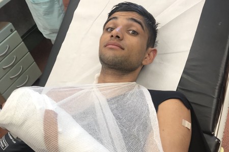 Se vuelve a complicar el título para Jorge Martín al fracturarse el brazo izquierdo