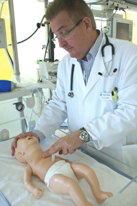 Cursos de reanimación cardiopulmonar para padres de bebés con riesgo de muerte súbita