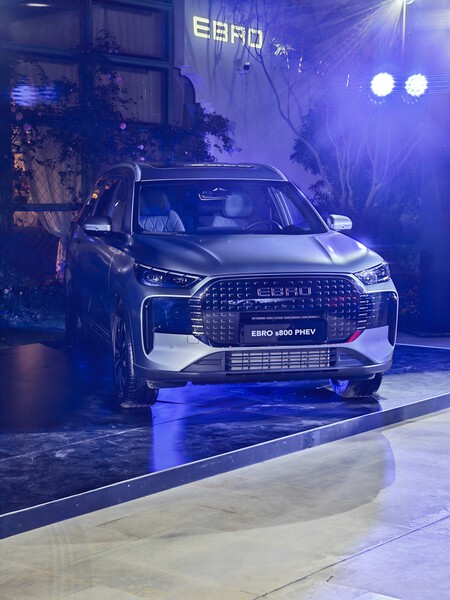 Restyling del Ebro S800 PHEV. El s700 y el S400 mantienen el mismo diseño de la parrilla frontal | Imagen: Xataka