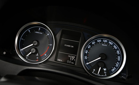 Toyota Auris 2013 panel de instrumentos