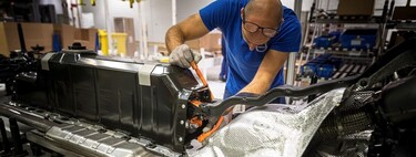 Francia avisa: el reciclaje de las baterías de los coches híbridos y eléctricos podría ser un problema para los desguaces 