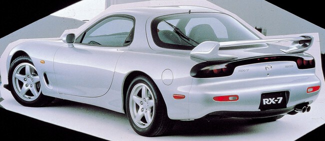 Tiene 80 años y un RX-7 impecable; ahora tras renunciar a su licencia ...
