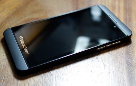 Apple quiere contratar a desarrolladores de BlackBerry aprovechando su caída