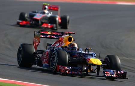 Vettel perseguido por Hamilton