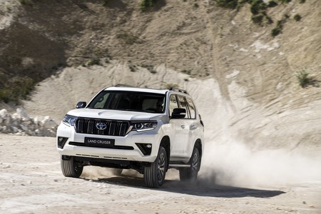 El nuevo Toyota Land Cruiser estrena acabado Pack Black: un look algo más siniestro y elegante para el 4x4 de 204 CV