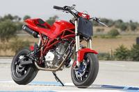 RAV Naked 250, prueba en el circuito Villarace