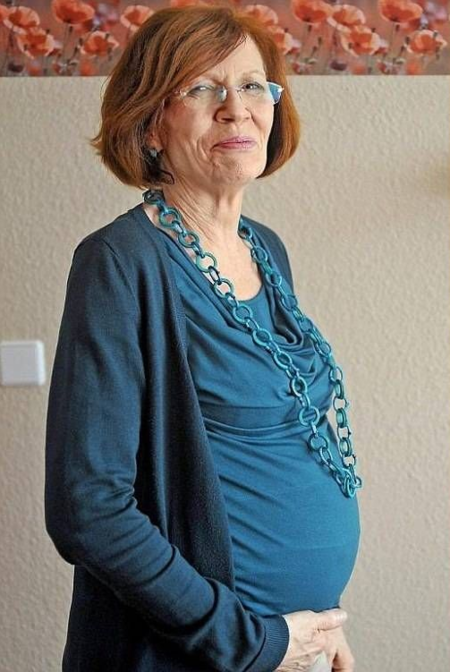 Una mujer de 65 años está embarazada de cuatrillizos
