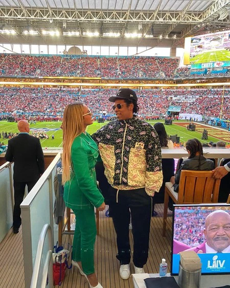 Beyoncé se marca un lookazo de diva apostando todo al verde para ir al estadio de la Super Bowl 2020