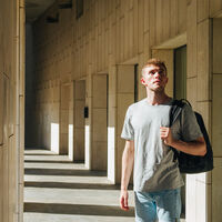 Mi hijo ha empezado la universidad y no hace amigos: cómo ayudarle 