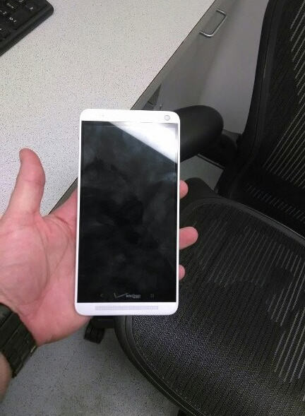 El HTC One Max vuelve a aparecer en imágenes, lector de huellas dactilares confirmado