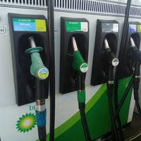 El precio de la gasolina sigue encadenando subidas: llenar el depósito cuesta 7,8 euros más que en enero