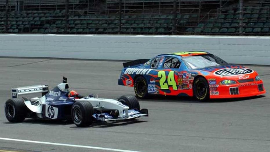 Memorias del deporte motor: Lewis Hamilton manejando un Nascar y Jeff Gordon en un F1