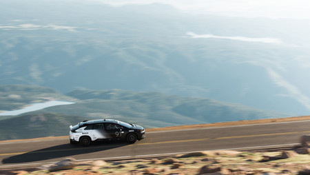 Faraday Future arrebata a Tesla el récord al "eléctrico de producción" más rápido en Pikes Peak