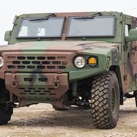 Esta bestia parda es un Kia, lo creas o no: se llama Light Tactical Vehicle y es el Humvee coreano