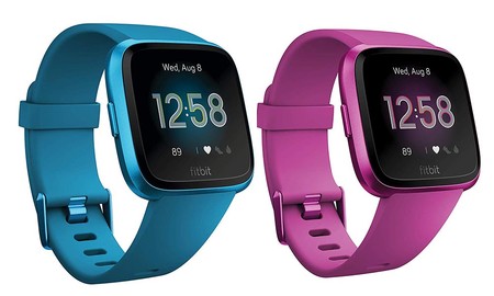 Hoy en Amazon, tienes 4 colores del smartwatch deportivo Fitbit Versa Lite rebajados a 139,90 euros