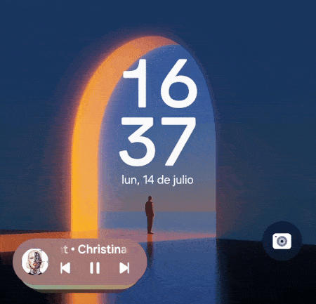 Now Bar en la pantalla secundaria del Samsung Galaxy Z Flip7 FE