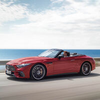 El nuevo Mercedes-AMG SL, con su V8 de 585 CV y su capota de lona, quiere volver a ser un icono de lujo y prestaciones