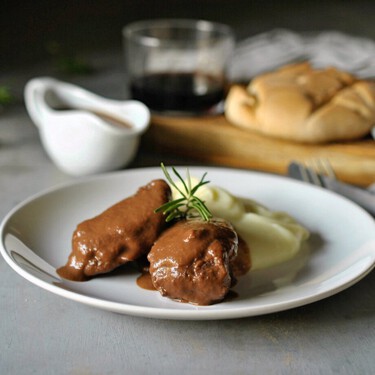 El truco de carniceros y Karlos Arguiñano para que las carrilleras queden extra jugosas: "Hay que cortarlas en zig zag"