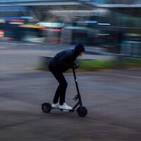 Miles de patinetes eléctricos tienen los días contados en España: comienza la cuenta atrás para que la nueva normativa de la DGT los convierta en chatarra 