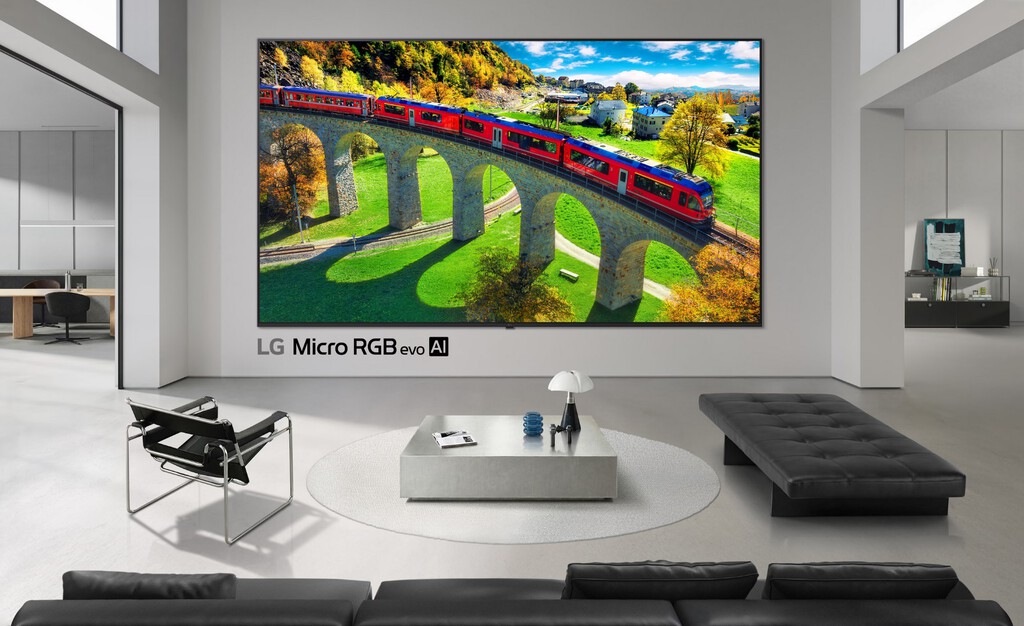 LG lanza en España sus nuevas Smart TV MRGB con webOS: prometen una cobertura de color del 100 % y diagonales de hasta 100"  