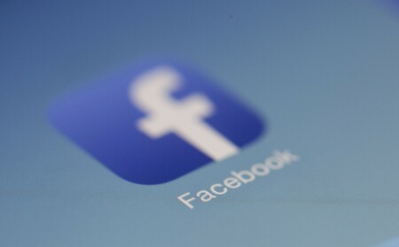 Facebook deja en manos de una inteligencia artificial las prioridades de los moderadores humanos
