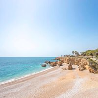 Parece Menorca pero es Castellón: un rincón al que puedes ir en camper entre acantilados, aguas cristalinas y un manjar que hay que probar