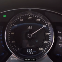 La alegría de acelerar hasta 351 km/h en un Bugatti Chiron, en video