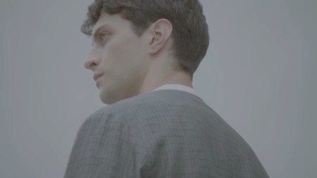 COS x Agnes Martin: una colección cápsula inspirada en el arte para el invierno