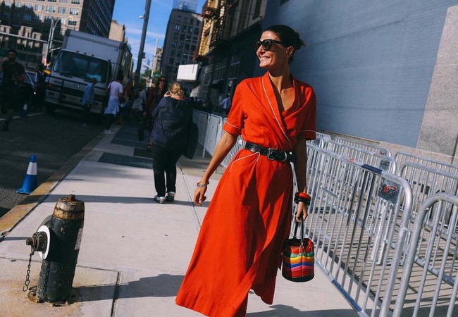 como combinar un vestido rojo