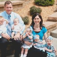 Cinco bebés en siete meses: adoptaron trillizos y se enteraron de que esperaban gemelos