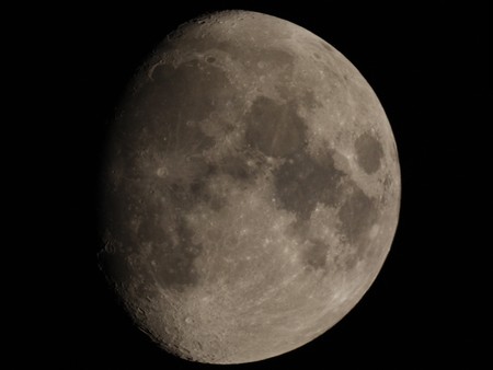 Se logra calcular la temperatura a la que se encuentran las entrañas de la Luna