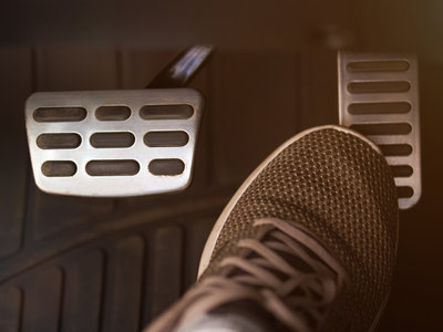 Cuando confundir acelerador y freno se convierte en una de las principales causas de accidente