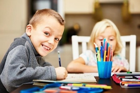 ¿Se deben regular por ley los deberes escolares?