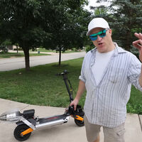 Alguien ha convertido su patinete eléctrico en una locura absurda y potencialmente mortal: le ha añadido una turbina