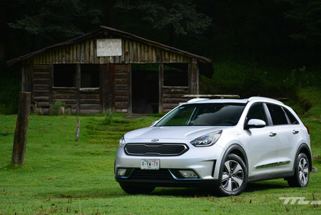 KIA Niro Plug-in Hybrid, a prueba: el enchufe en tu garaje es tu nueva "gasolinera"