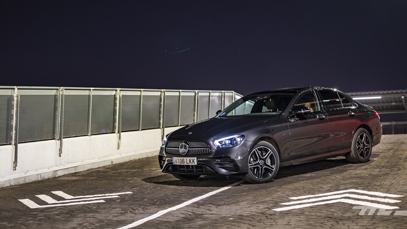 Probamos el Mercedes-Benz E 300 de: una berlina diésel PHEV que suma eficiencia pero resta maletero