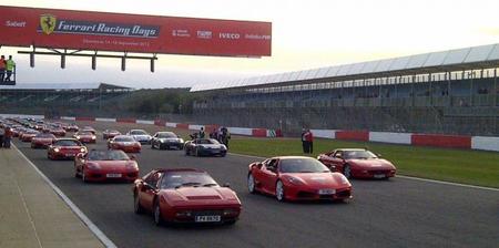 Record Guinness: 964 Ferrari juntos en Silverstone