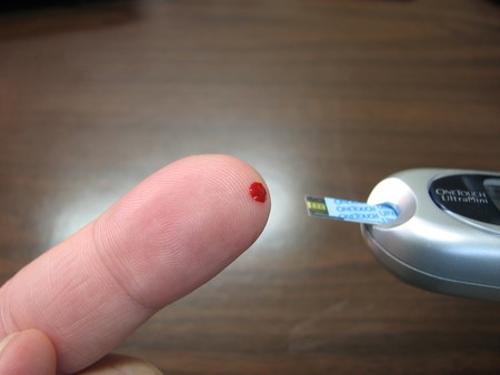 La importancia de controlar tu glucosa en sangre (y los alimentos que te ayudan a conseguirlo)