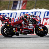 La última virguería técnica de Ducati en MotoGP son unos tapacubos en las ruedas traseras casi clavados a los de Aprilia