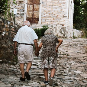 La psicología dice que la generación que creció en los años 60 y 70 es más resiliente por un motivo: sabían que nadie vendría a salvarles 