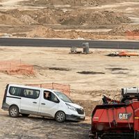 Cuatro obreros quisieron acabar la jornada en las obras del nuevo circuito F1 de Madrid con una vuelta rápida en furgoneta. Han acabado estrellados
