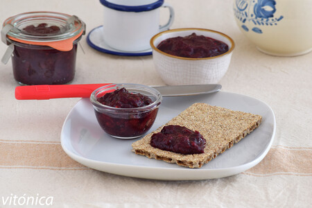 Mermelada de frutos rojos sin azúcar y sin semillas de chía: receta saludable para desayunos y meriendas