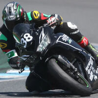 Ser piloto de pruebas de Kawasaki con 70 años, seguir tocando rodilla y haciendo carreras de siete horas