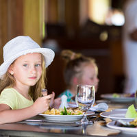 Un bar de Salamanca levanta polémica al redactar una normativa sobre menores para sus clientes con niños