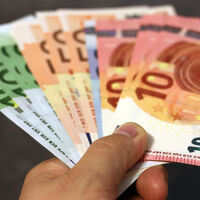 La UE cambia las reglas del dinero en efectivo: los comercios, a partir del 2027, tendrán un nuevo límite de pago